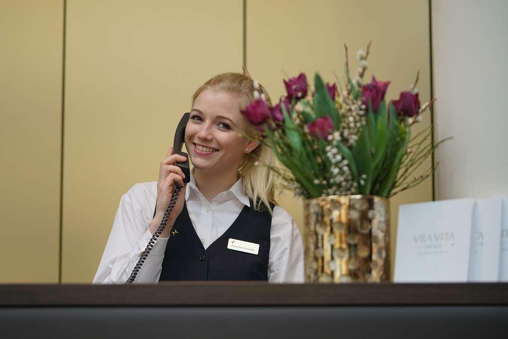 Vila Vita Rosenpark Marburg Interiør bilde A receptionist at the front desk of a hotel