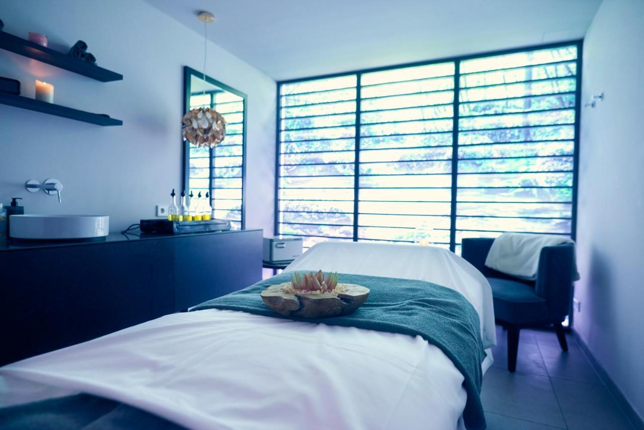 Vila Vita Rosenpark Marburg Eksteriør bilde Treatment room at the spa
