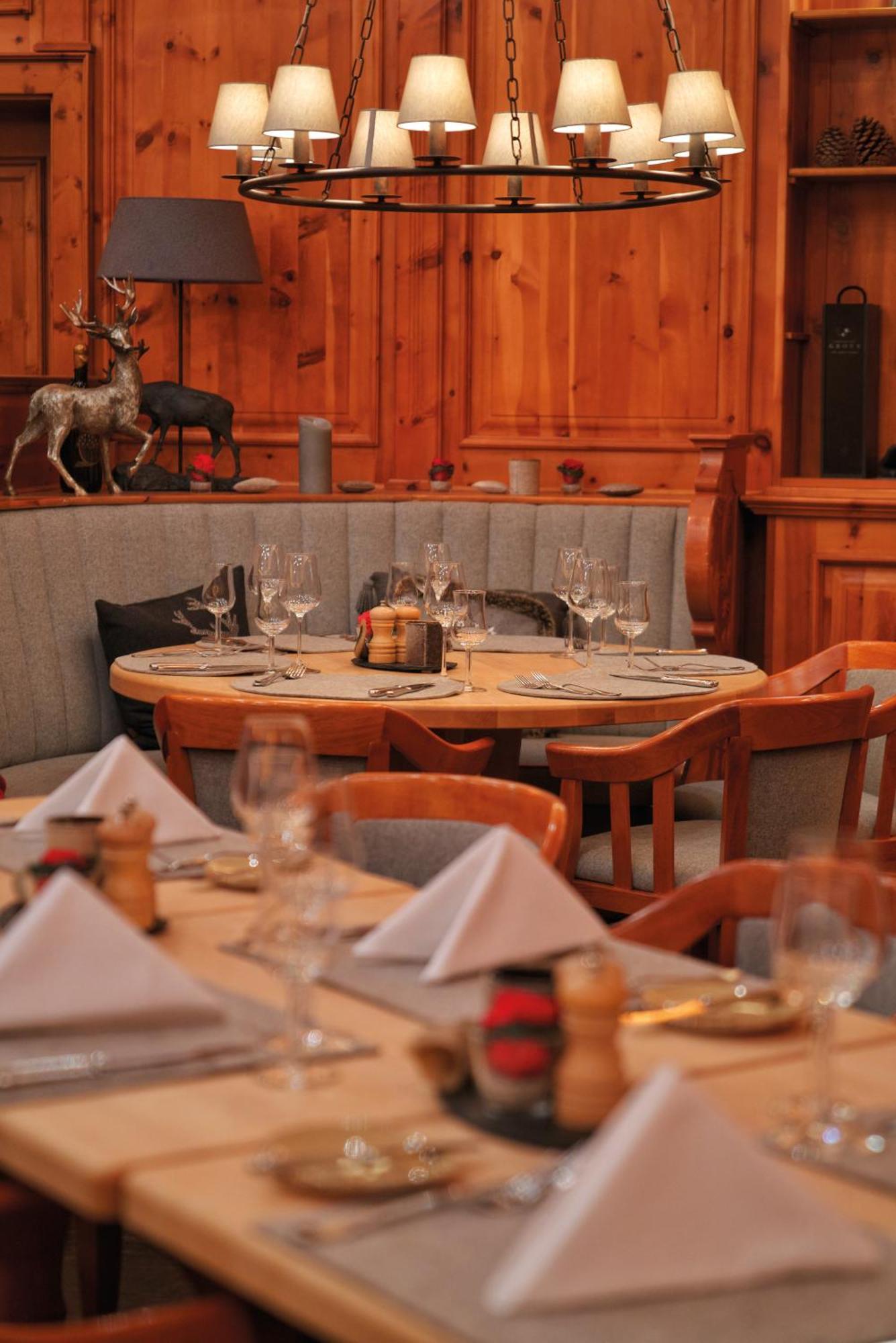 Vila Vita Rosenpark Marburg Eksteriør bilde Restaurant in the Hotel de la Cour des Alpes